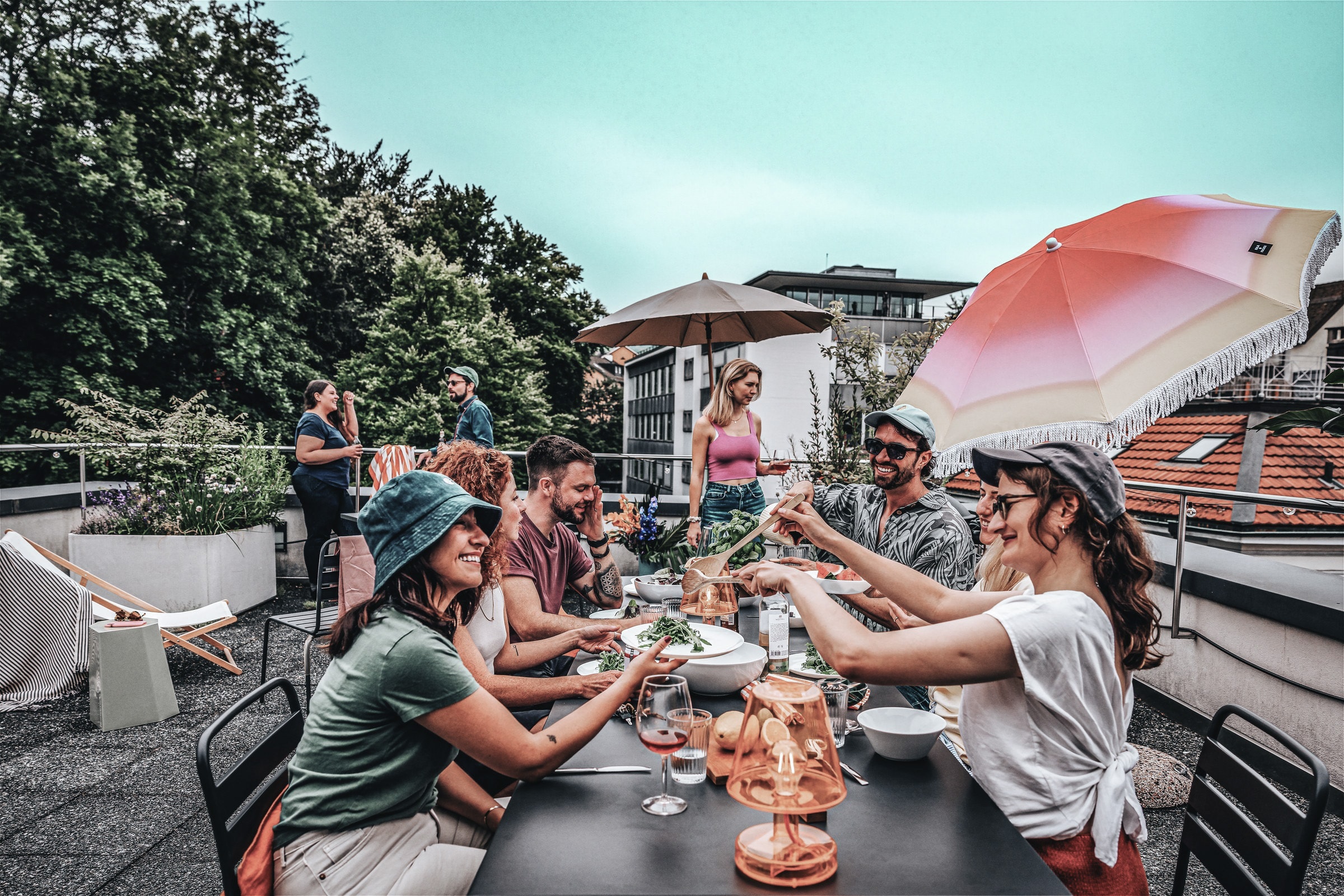 TomoDomo residents sharing a meal together outdoors